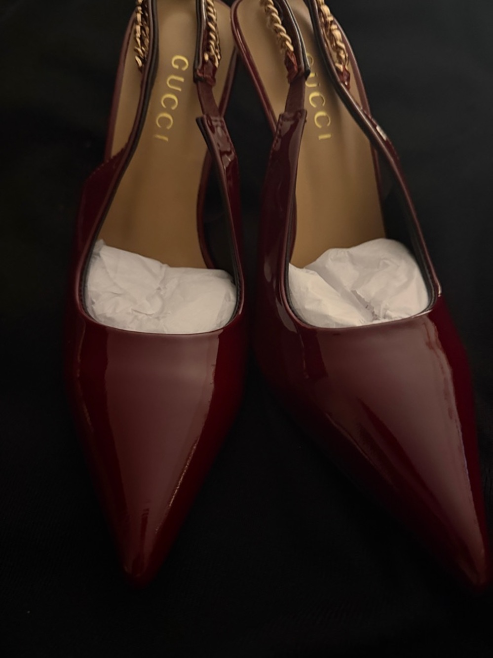 Gucci Patent Burgundy Pointed Slingback Pumps with Gold Chain - Picture 4 of 8
